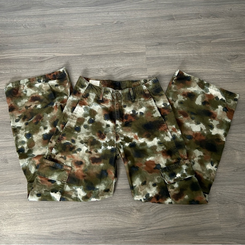 Levi’s Camo Camouflage Print Wide Leg Cargo Pants - Picture 1 of 4